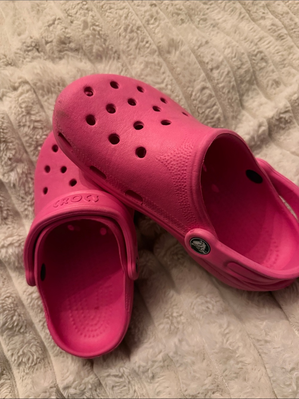 CROCS Kids Classic Clog in Hot Pink